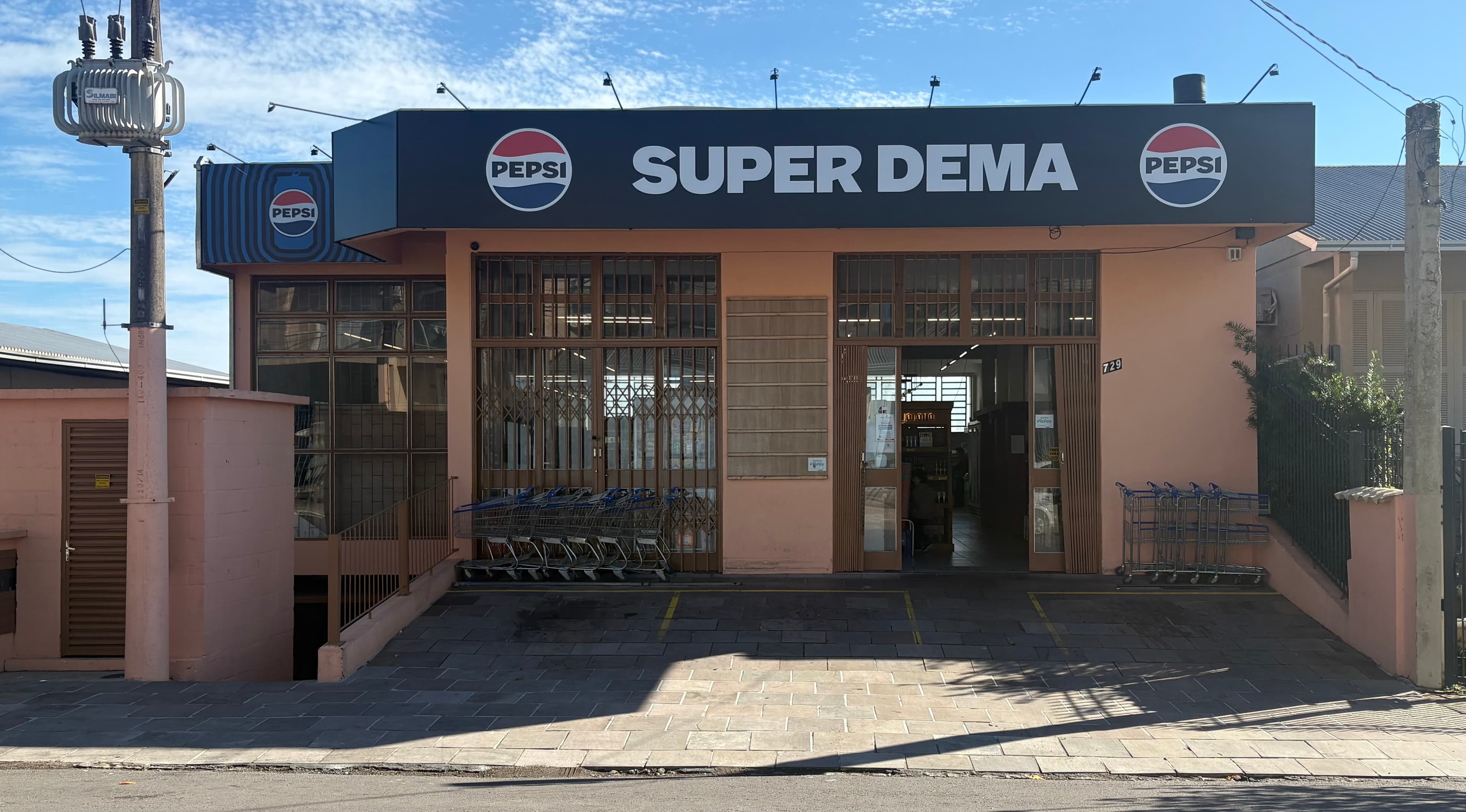 Fachada do Super DEMA